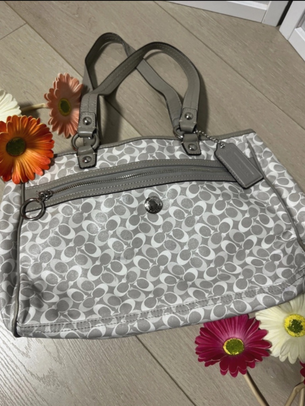 Preloved [100% Authentic] Coach Chelsea Bias Signature Tote